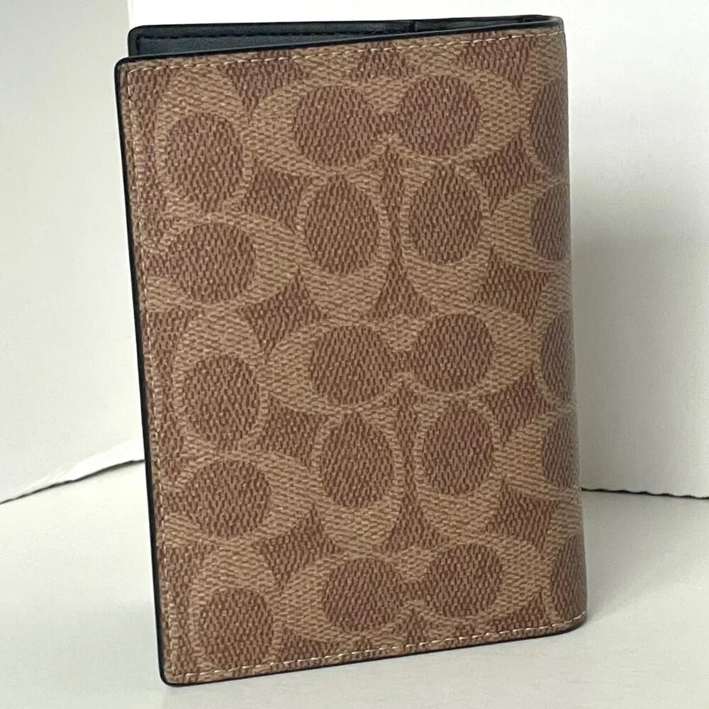 Coach Signature Passport Holder Card Case CW170 Tan Black Slim Wallet NWT - Picture 2 of 8
